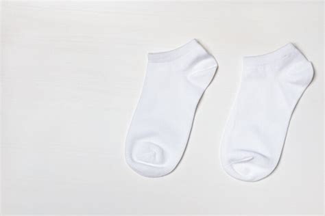 Weiße Socken waschen: Tipps für strahlende Ergebnisse